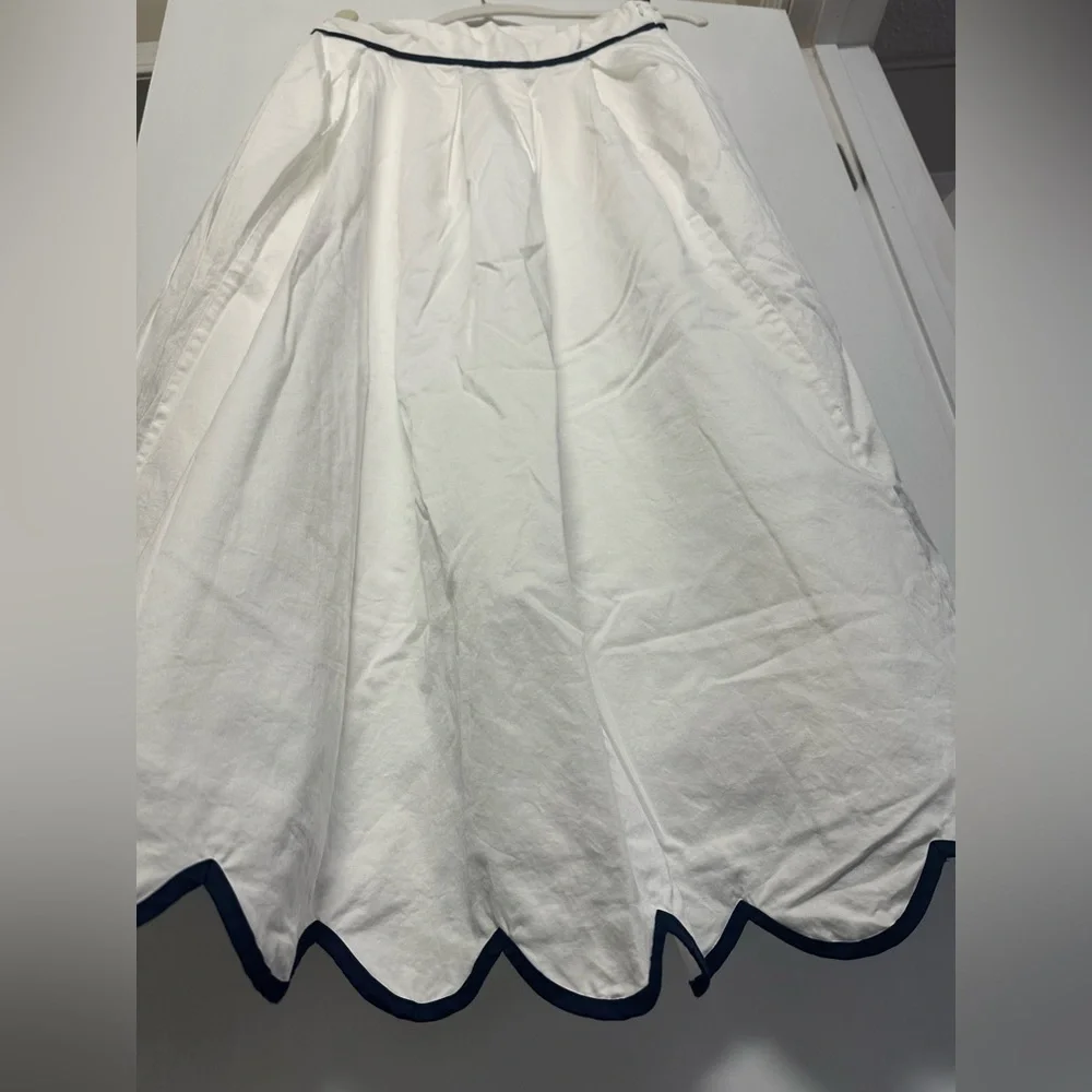 French Connection White Skirt with Navy Scalloped Hem - Picture 5 of 11
